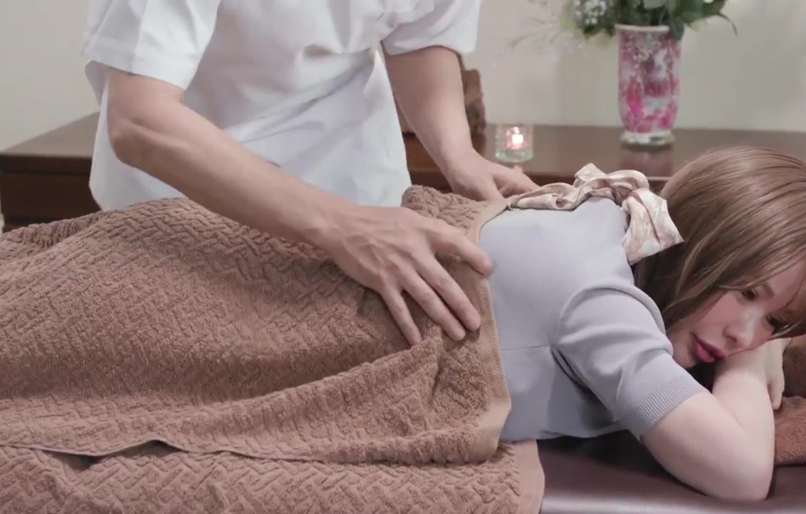 Thú vui massage lồn của cô vợ trẻ